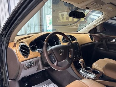 Used 2017 Buick Enclave Leather FWD image 6