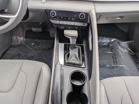 Used 2023 Hyundai Elantra SEL FWD image 18