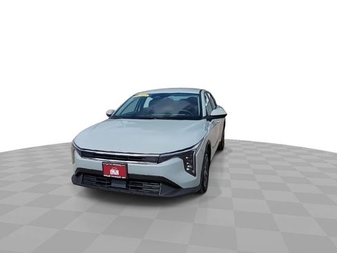 Used 2025 Kia K4 LXS FWD image 3