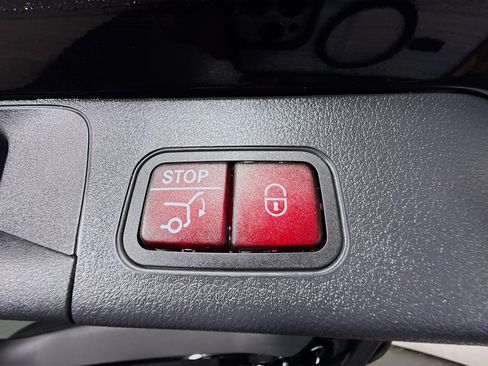 Used 2024 Mercedes-Benz EQB 300 4MATIC image 41