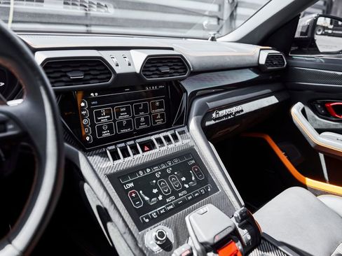 Used 2023 Lamborghini Urus Performante AWD/4WD image 76