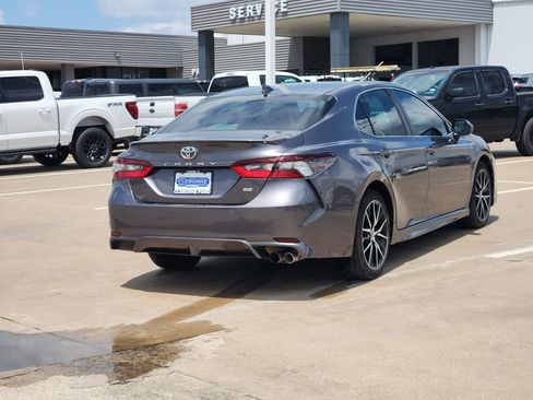 Used 2021 Toyota Camry SE FWD image 7