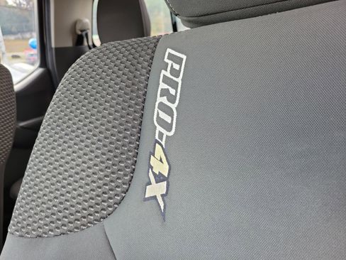 Used 2019 Nissan Frontier PRO-4X image 17