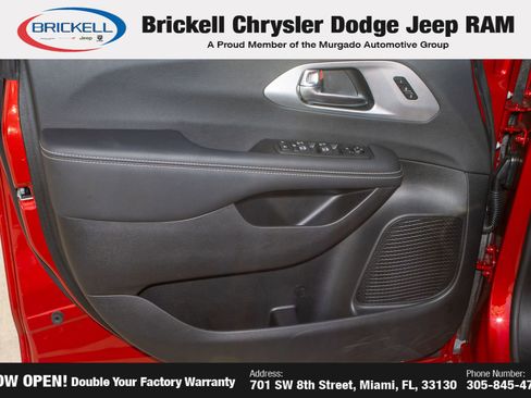 New 2026 Chrysler Pacifica Limited w/ S Appearance Package image 12