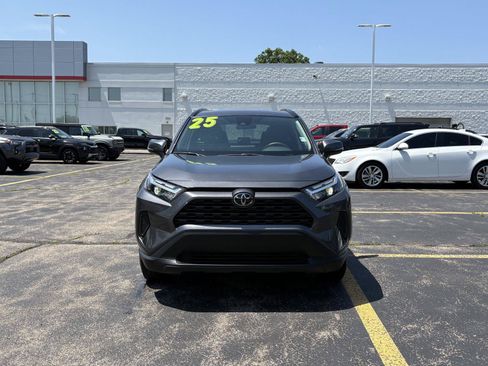 Used 2025 Toyota RAV4 XLE AWD/4WD image 2