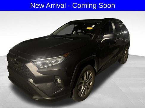 Used 2019 Toyota RAV4 XLE Premium w/ Cold Weather Package FWD image 2