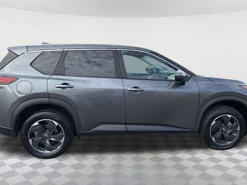Used 2025 Nissan Rogue SV AWD/4WD image 4