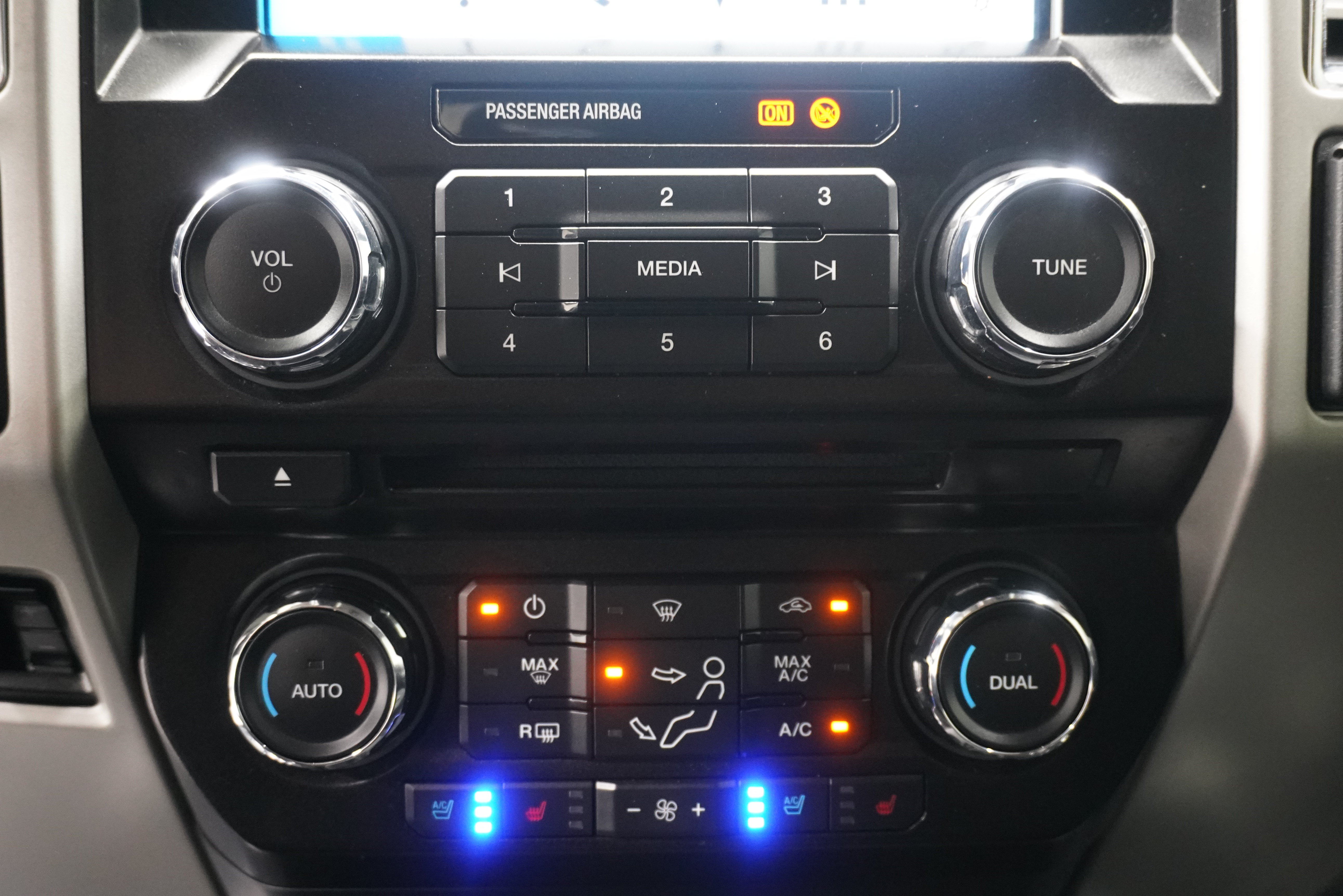 Used 2017 Ford F350 Lariat AWD/4WD image 24