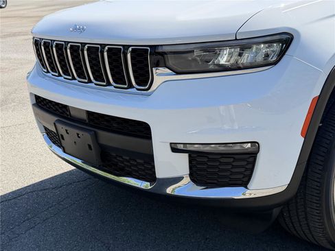 Used 2023 Jeep Grand Cherokee L Limited AWD/4WD image 36
