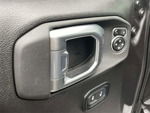 Used 2025 Jeep Gladiator Sport image 14