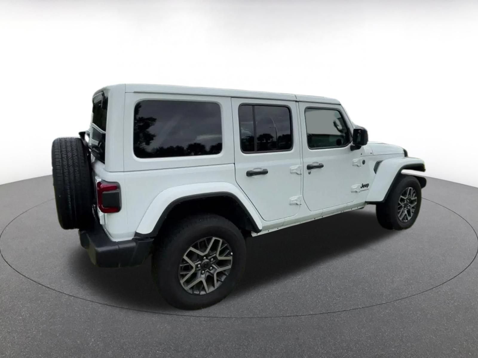 Used 2025 Jeep Wrangler Unlimited Sahara AWD/4WD image 14