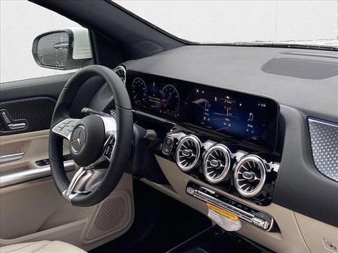 New 2025 Mercedes-Benz GLA 250 image 25