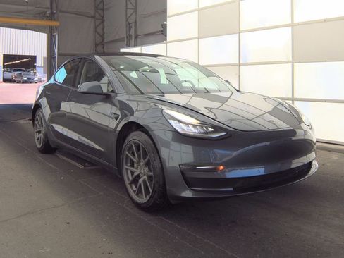 Used 2018 Tesla Model 3 Long Range RWD image 3