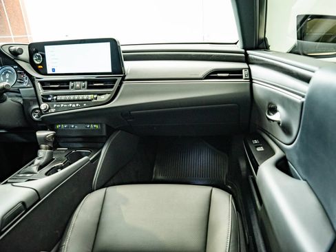Certified 2025 Lexus ES 300h F Sport FWD image 46