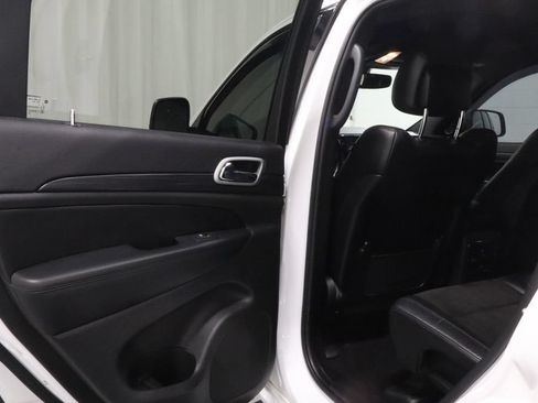 Used 2020 Jeep Grand Cherokee Altitude AWD/4WD image 13