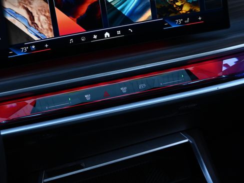 Certified 2024 BMW 760i xDrive w/ Executive Package image 37