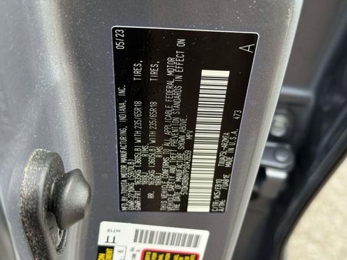 Used 2023 Toyota Highlander XLE image 32