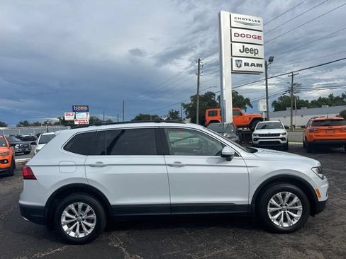 Used 2018 Volkswagen Tiguan SEL AWD/4WD image 2