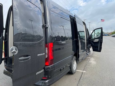 Used 2024 Mercedes-Benz Sprinter 3500 image 17
