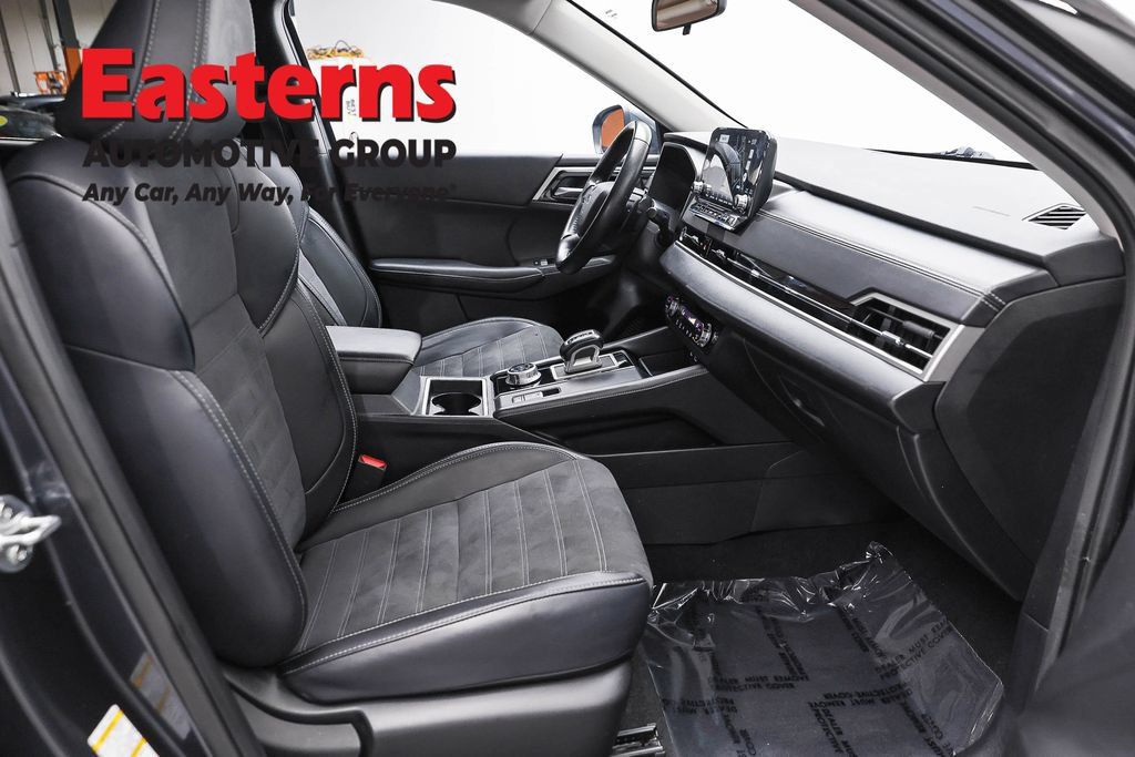 Used 2024 Mitsubishi Outlander SE AWD/4WD image 25