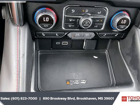 Used 2024 Chevrolet Suburban RST RWD image 24