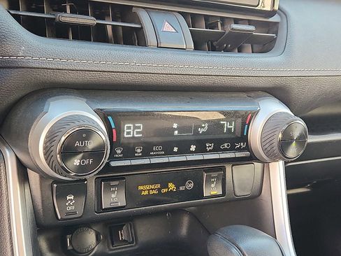 Used 2022 Toyota RAV4 XLE image 16