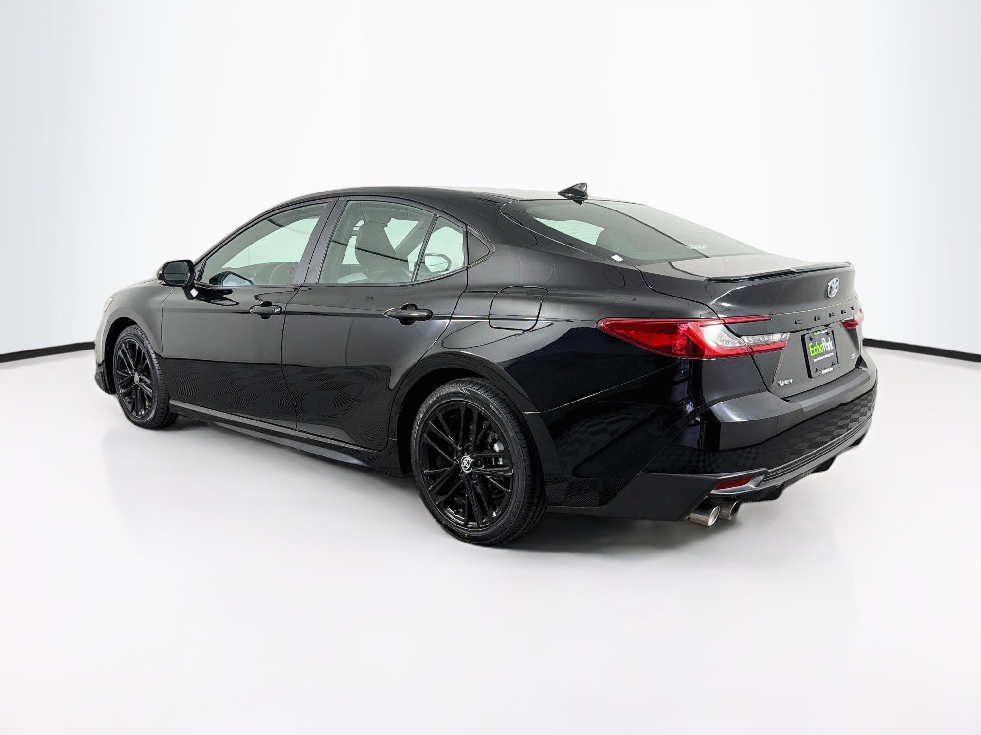 Used 2025 Toyota Camry SE FWD image 5
