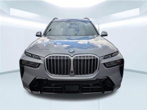 Used 2023 BMW X7 xDrive40i w/ M Sport Package AWD/4WD image 4