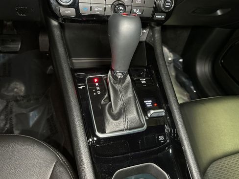 Used 2023 Jeep Compass Latitude AWD/4WD image 24