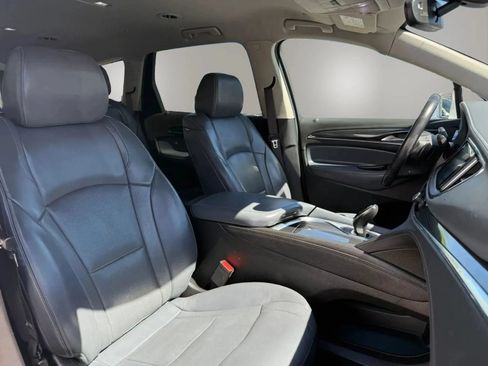 Used 2018 Buick Enclave Essence FWD image 17