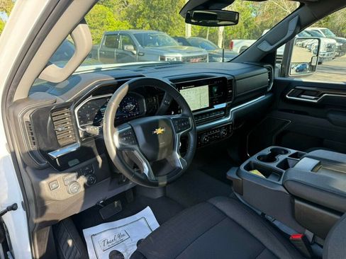 Used 2025 Chevrolet Silverado 2500 LT w/ Convenience Package image 3