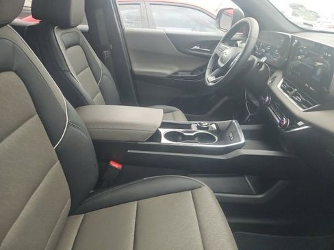 Used 2026 Chevrolet Equinox LT w/ Convenience Package II image 4