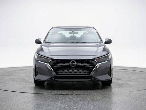 Used 2025 Nissan Sentra SV FWD image 2