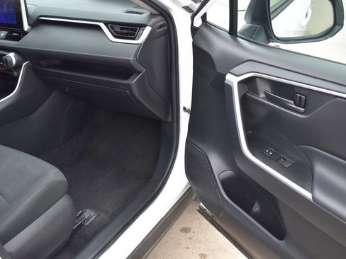 Used 2024 Toyota RAV4 LE AWD/4WD image 14