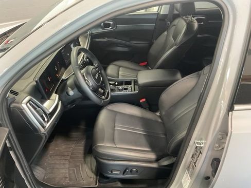 Used 2024 Kia Sorento S w/ Panoramic Sunroof Package FWD image 13