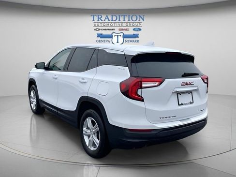 Used 2024 GMC Terrain SLE AWD/4WD image 3