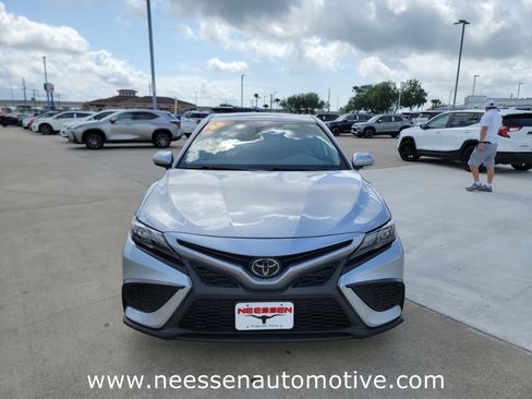 Used 2024 Toyota Camry SE FWD image 2