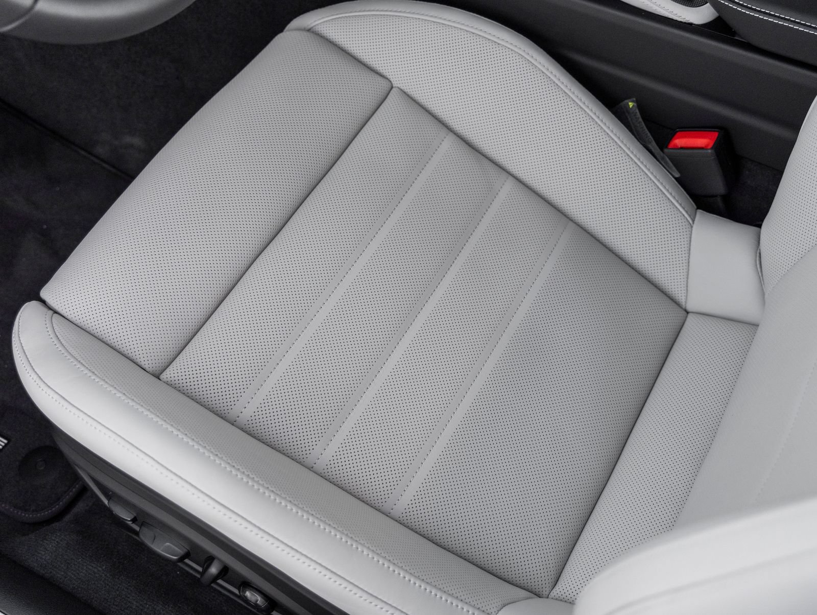 Certified 2026 Porsche Panamera 4 AWD/4WD image 22