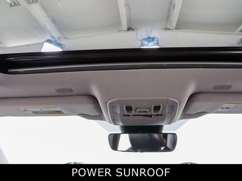 Used 2023 Toyota Highlander Limited image 21