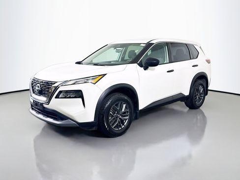 Used 2022 Nissan Rogue S image 4