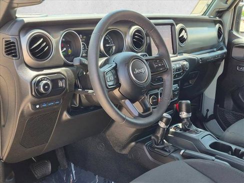 Used 2023 Jeep Wrangler Unlimited w/ Cold Weather Group AWD/4WD image 9