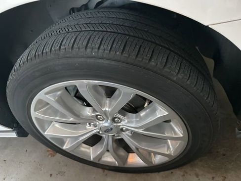 Used 2019 Ford Expedition Max Platinum image 9