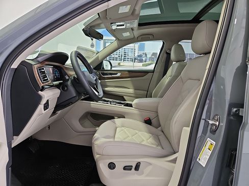 New 2026 Volkswagen Atlas SE FWD image 17