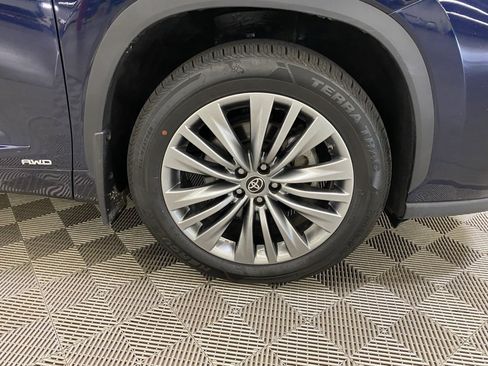 Used 2022 Toyota Highlander Platinum image 14