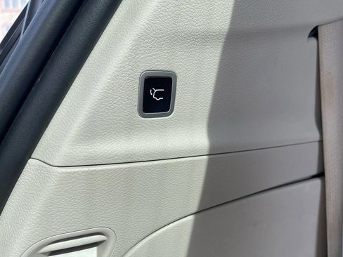 Used 2020 Chrysler Voyager Lxi image 21