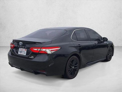 Used 2018 Toyota Camry SE image 5