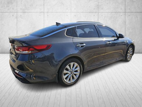 Used 2018 Kia Optima S w/ Panoramic Sunroof Package image 3
