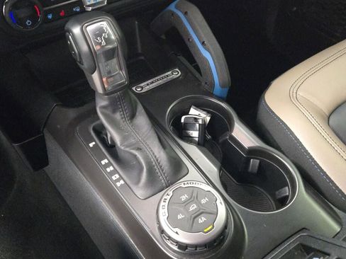 Used 2024 Ford Bronco Wildtrak image 32