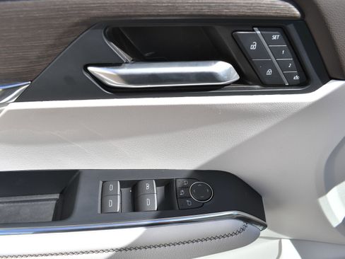 Used 2024 GMC Acadia Denali w/ Super Cruise Package image 15