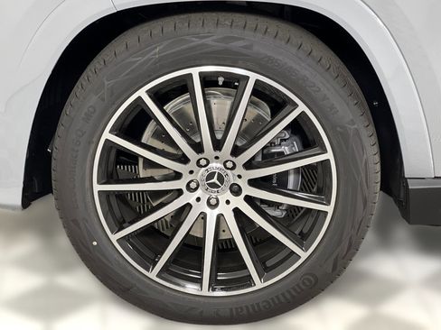 New 2026 Mercedes-Benz GLS 580 4MATIC image 12